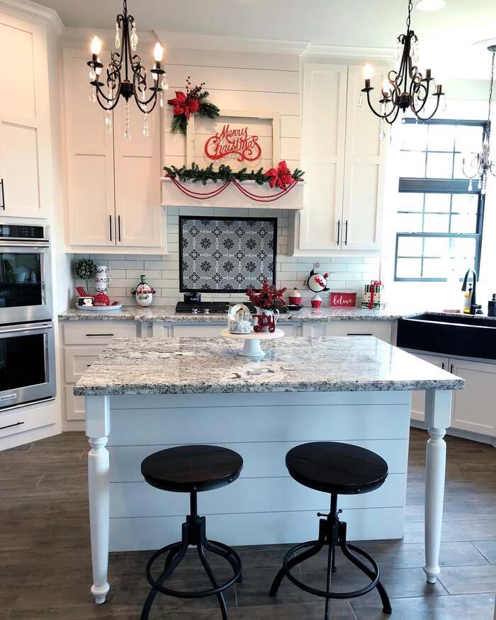 Small kitchen christmas decor