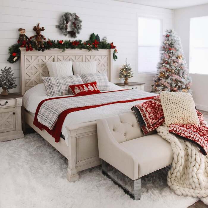 Christmas Guest Bedroom Decor