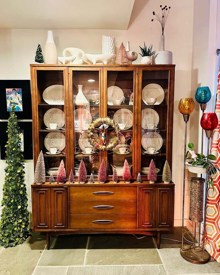 dining room hutch decor