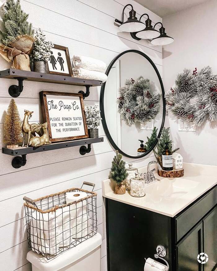 Guest Bathroom Christmas Decor