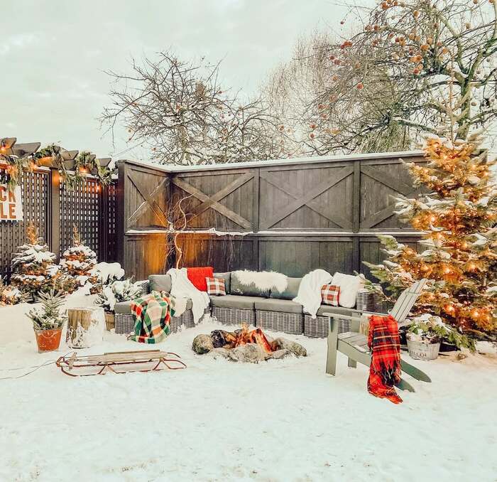 outdoor christmas decor ideas simple