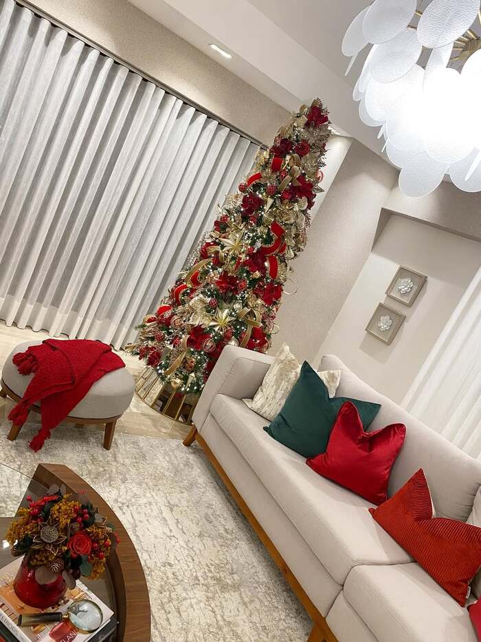 red and gold christmas decor living room