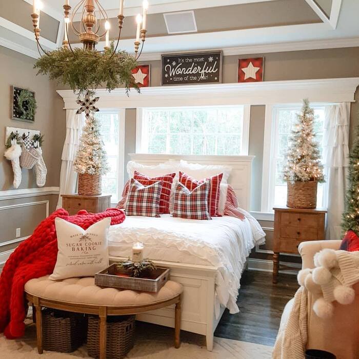 Small Bedroom Christmas Decor